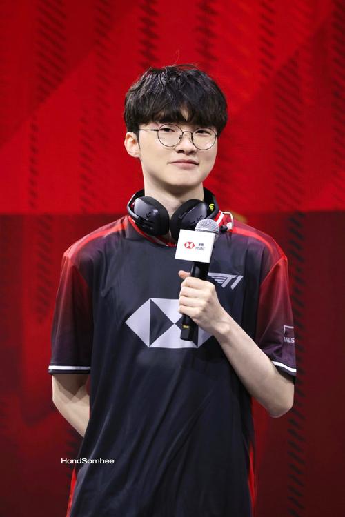 宁王观看了Quesanti的极限拉扯： rookie 被他的终极技能阻挡， TS 再也撑不住了，真是 TS ！